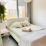 Canal House - Homestay