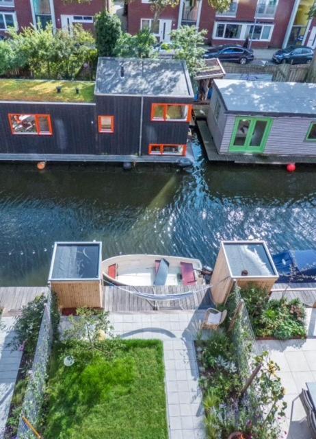 Homestay Canal House - *